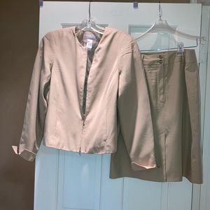 Women’s NWOT neutral tan skirt and jacket. Liz Claiborne.